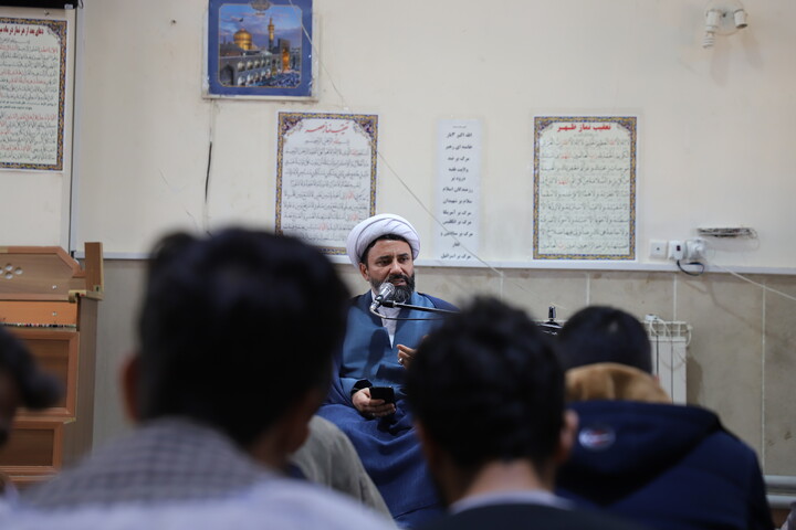 تصاویر/نشست صمیمی مدیر حوزه علمیه کردستان با طلاب حوزه امام باقر (ع) کامیاران