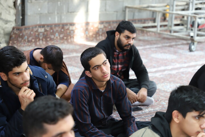 تصاویر/نشست صمیمی مدیر حوزه علمیه کردستان با طلاب حوزه امام باقر (ع) کامیاران