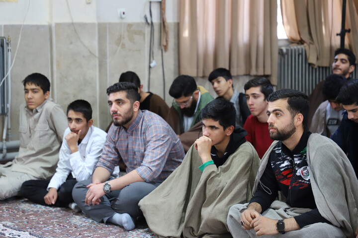 تصاویر/نشست صمیمی مدیر حوزه علمیه کردستان با طلاب حوزه امام باقر (ع) کامیاران