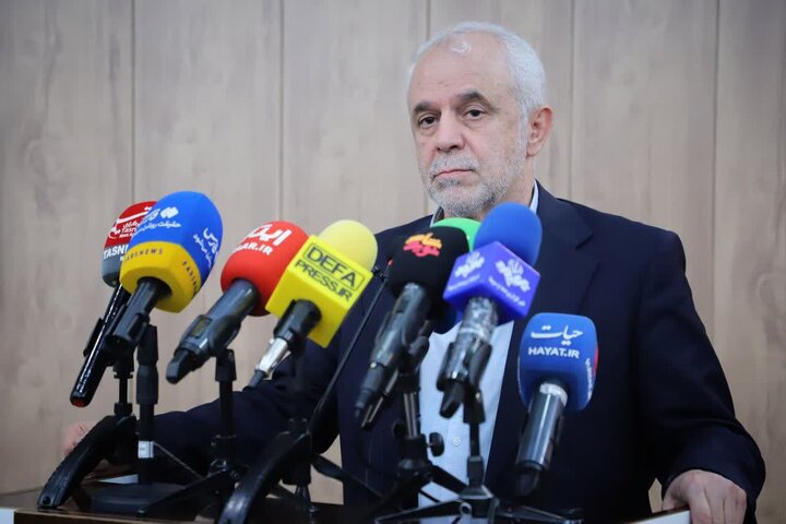 تصاویر/ رونمایی از کتاب «وصیت‌نامه کامل شهدای استان مرکزی»