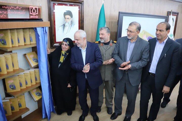تصاویر/رونمایی از کتاب «وصیت‌نامه کامل شهدای استان مرکزی»