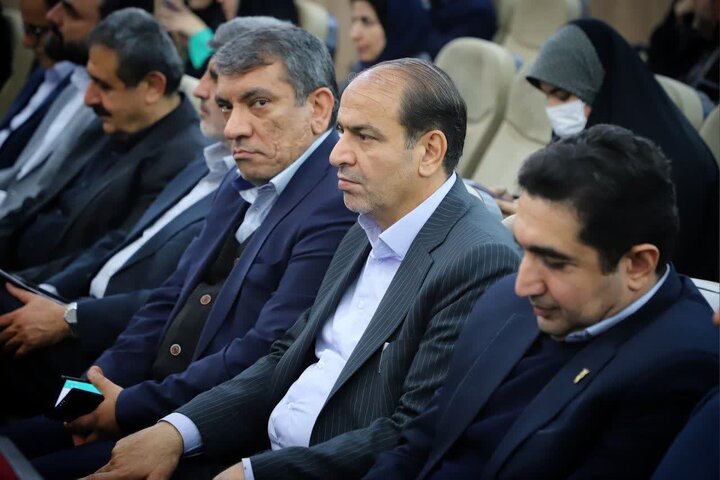 تصاویر/رونمایی از کتاب «وصیت‌نامه کامل شهدای استان مرکزی»