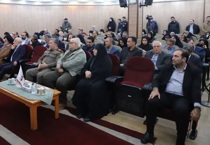 تصاویر/رونمایی از کتاب «وصیت‌نامه کامل شهدای استان مرکزی»