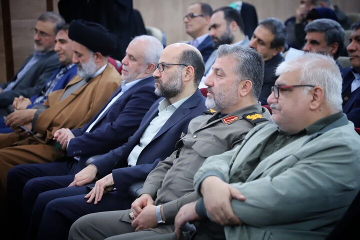 تصاویر/رونمایی از کتاب «وصیت‌نامه کامل شهدای استان مرکزی»