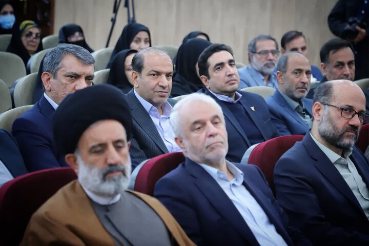 تصاویر/رونمایی از کتاب «وصیت‌نامه کامل شهدای استان مرکزی»