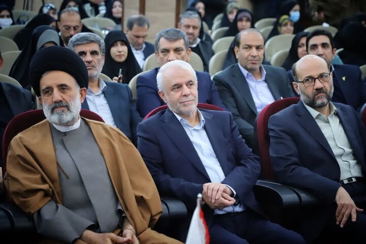 تصاویر/رونمایی از کتاب «وصیت‌نامه کامل شهدای استان مرکزی»