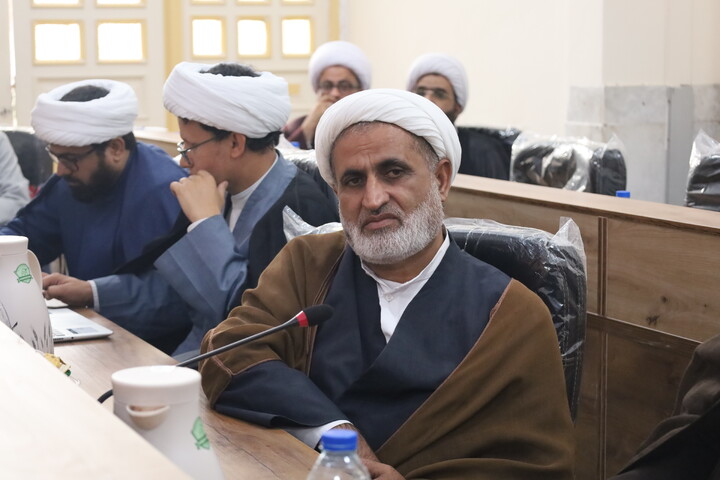 تصاویر/ نشست هم اندیشی روحانیون شاغل در صنایع استان هرمزگان با حضور معاون تبلیغ حوزه‌های علمیه