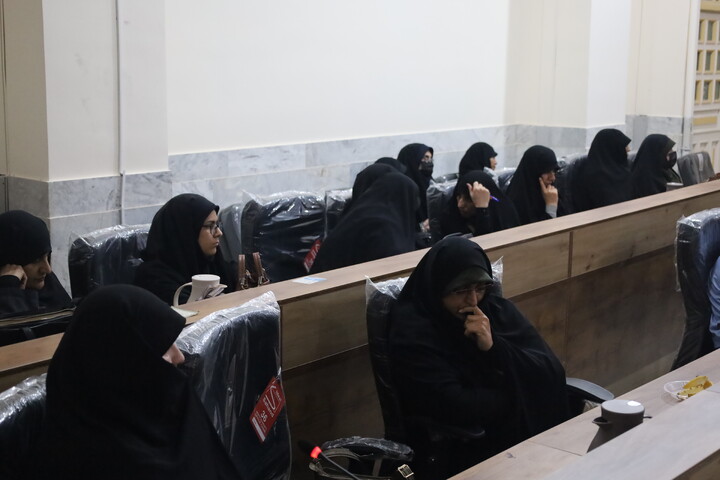 تصاویر/ نشست هم اندیشی روحانیون شاغل در آموزش و پرورش با حضور معاون تبلیغ حوزه‌های علمیه