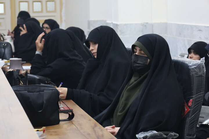 تصاویر/ نشست هم اندیشی روحانیون شاغل در آموزش و پرورش با حضور معاون تبلیغ حوزه‌های علمیه