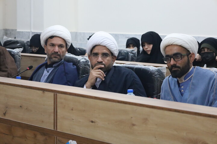 تصاویر/ نشست هم اندیشی روحانیون شاغل در آموزش و پرورش با حضور معاون تبلیغ حوزه‌های علمیه