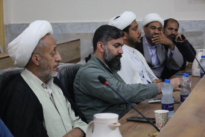 تصاویر/ نشست هم اندیشی روحانیون شاغل در آموزش و پرورش با حضور معاون تبلیغ حوزه‌های علمیه