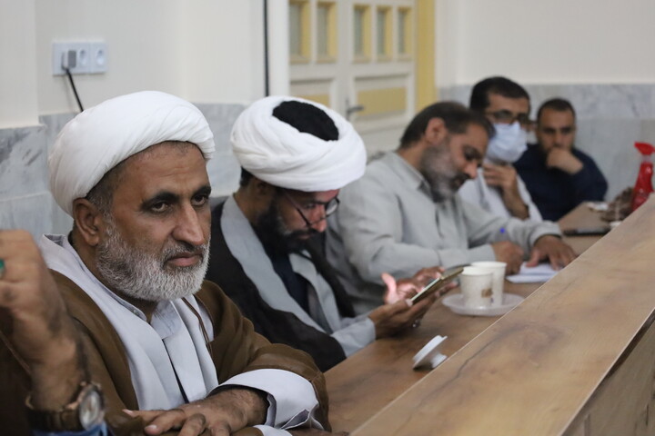 تصاویر/ نشست هم اندیشی روحانیون شاغل در آموزش و پرورش با حضور معاون تبلیغ حوزه‌های علمیه