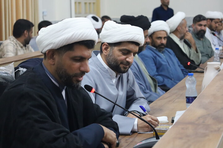 تصاویر/ نشست هم اندیشی روحانیون شاغل در آموزش و پرورش با حضور معاون تبلیغ حوزه‌های علمیه