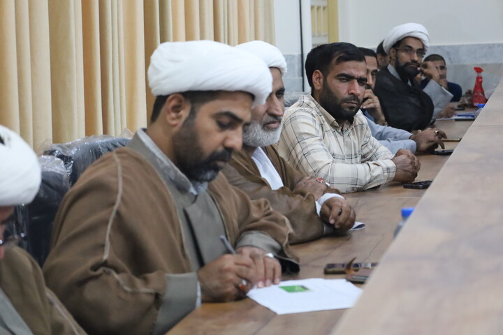 تصاویر/ نشست هم اندیشی روحانیون شاغل در آموزش و پرورش با حضور معاون تبلیغ حوزه‌های علمیه