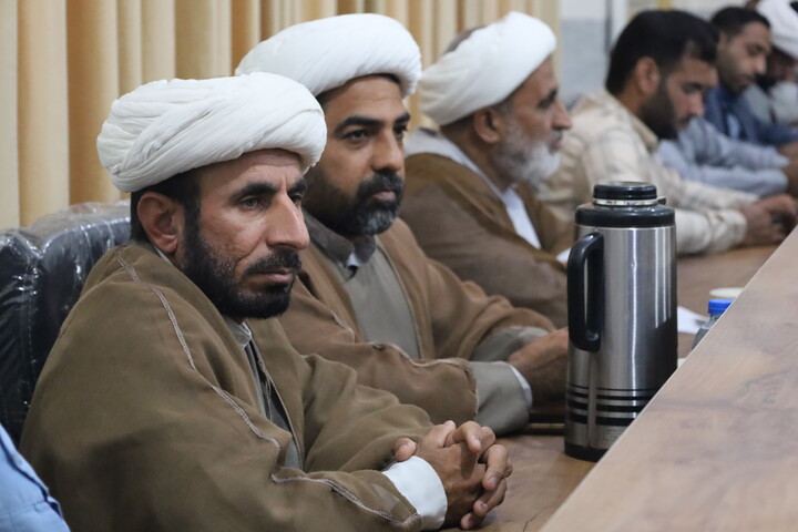 تصاویر/ نشست هم اندیشی روحانیون شاغل در آموزش و پرورش با حضور معاون تبلیغ حوزه‌های علمیه