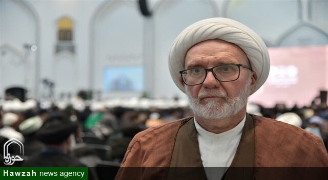 Académico iraní pide fortalecer los vínculos académicos entre los seminarios iraníes e iraquíes en el Congreso de Mirza Naeini