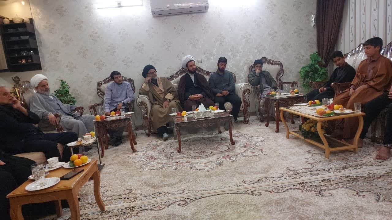 دیدار طلاب و اساتید مدرسه علمیه آیت‌الله مصطفوی(ره) کاشان با خانواده روحانی  شهید حمدیان