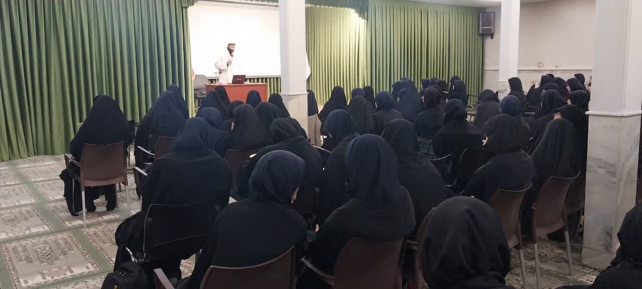 بازدید دانش آموزان دختر از مرکز ملی پاسخگویی به سوالات دینی + عکس