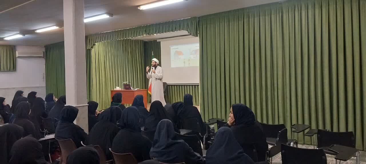 بازدید دانش آموزان دختر از مرکز ملی پاسخگویی به سوالات دینی + عکس