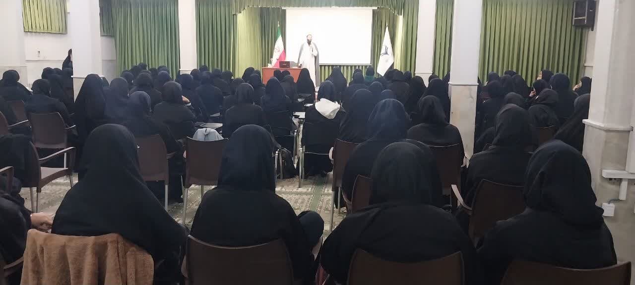 بازدید دانش آموزان دختر از مرکز ملی پاسخگویی به سوالات دینی + عکس