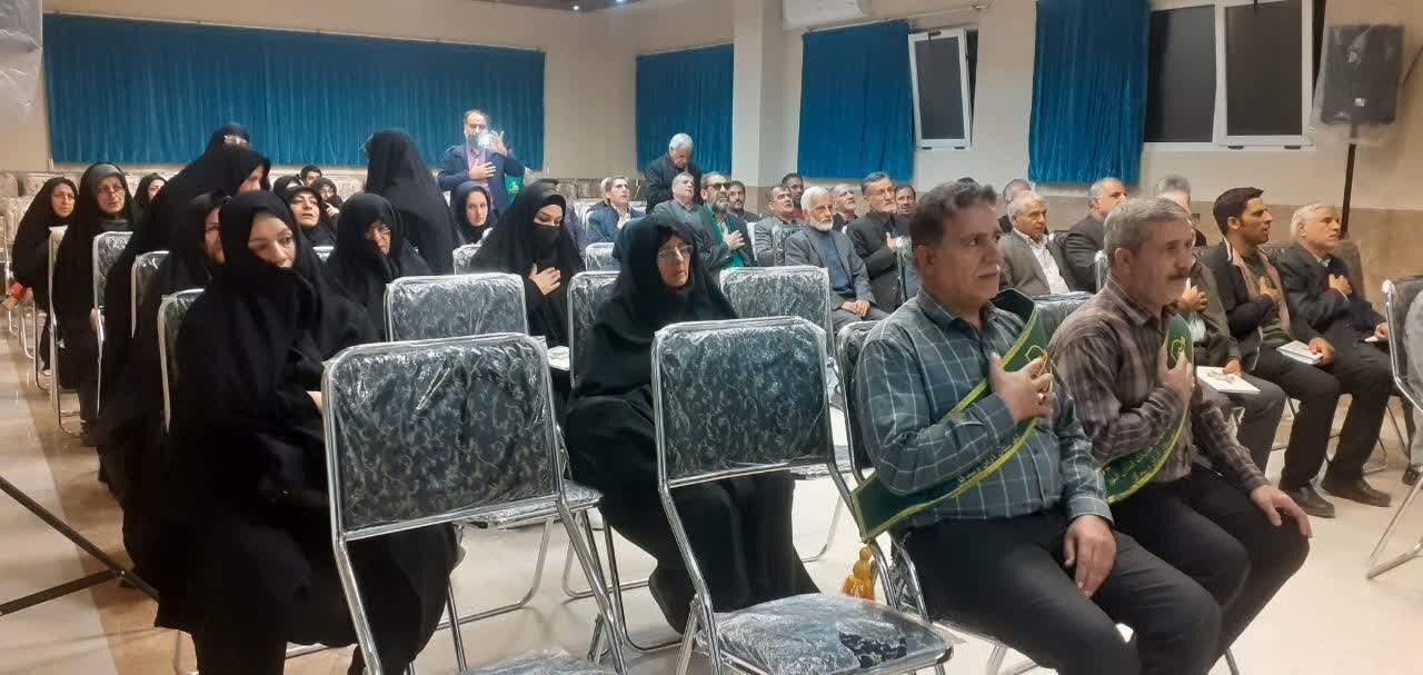 آغاز محفل هفتگی قرائت و تفسیر قرآن کریم در خانه امید بازنشستگان آران و بیدگل