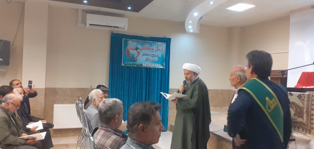 آغاز محفل هفتگی قرائت و تفسیر قرآن کریم در خانه امید بازنشستگان آران و بیدگل