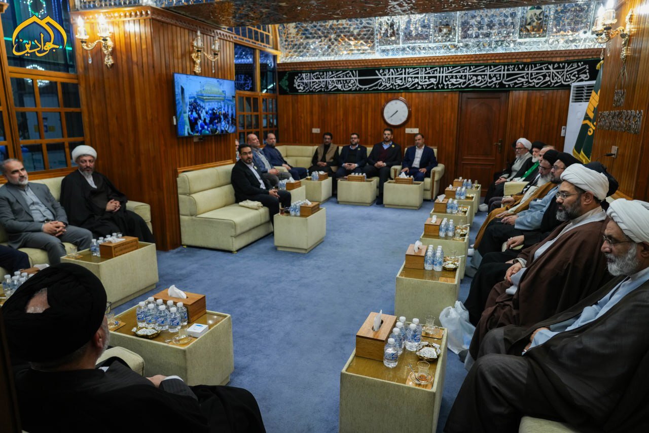 وفد الفضلاء المشارك في مؤتمر الميرزا النائيني في ضيافة الإمامين الكاظمين "عليهما السلام" + صور