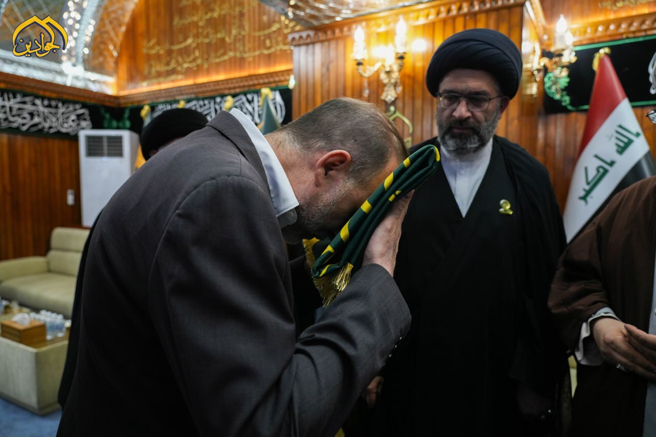 وفد الفضلاء المشارك في مؤتمر الميرزا النائيني في ضيافة الإمامين الكاظمين "عليهما السلام" + صور