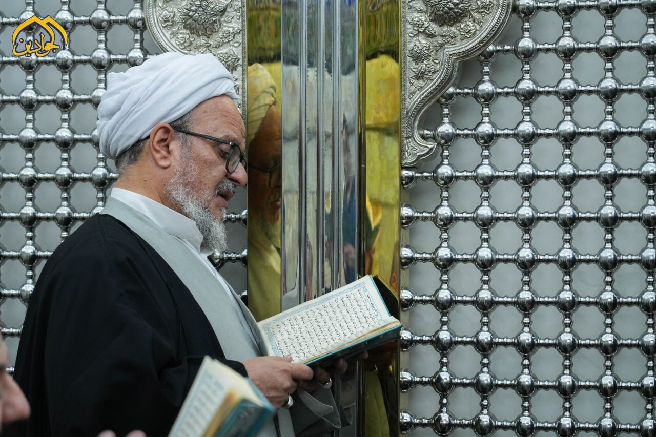 وفد الفضلاء المشارك في مؤتمر الميرزا النائيني في ضيافة الإمامين الكاظمين "عليهما السلام" + صور