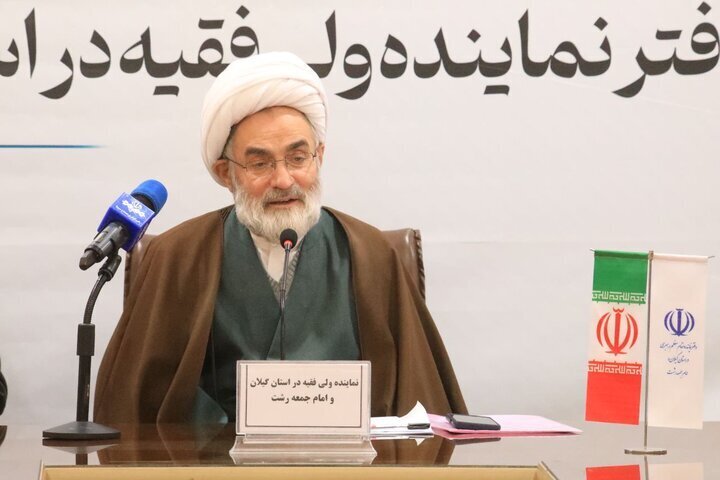 فیلم | واکنش امام جمعه رشت به قرآن سوزاندن اغتشاشگران