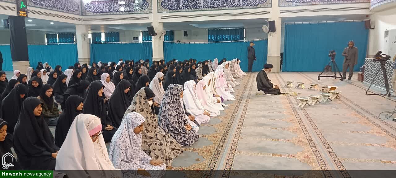 نماز جماعت ظهر و عصر دانش آموزان دختر خرمشهر