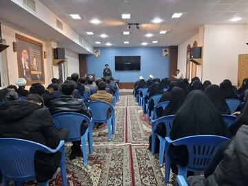برگزاری نشست طلاب و دانشجویان بسیجی اردکان با محوریت «تبیین پیام تاریخی امام خمینی(ره)» +تصاویر