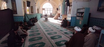 تصاویر/ درس اخلاق مدرسه علمیه آیت‌الله مدنی کاشانی(ره)