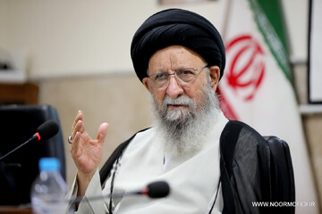 مسیر امام خمینی(ره) ادامه خط انبیا است