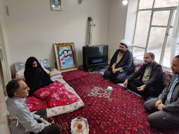 تصاویر / دیدار مسئول سازمان بسیج طلاب استان آذربایجان شرقی با خانواده شهید حجت الاسلام یوسف محمدی