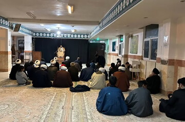 تصاویر/ آیین عزاداری وفات حضرت ام‌البنین(س) در مدرسه علمیه الغدیر نراق