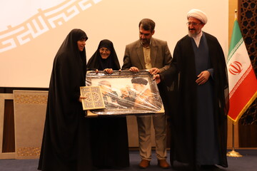 تصاویر/ گردهمایی همسران شهدا در دانشگاه قم