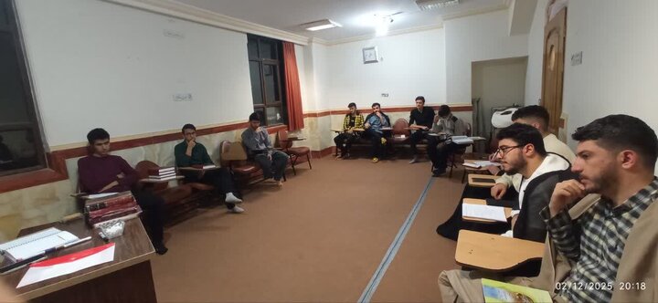 تصاویر/ کارگاه تدریس کتاب "طرح کلی اندیشه اسلامی در قرآن" در مدرسه علمیه امام صادق (ع) قروه