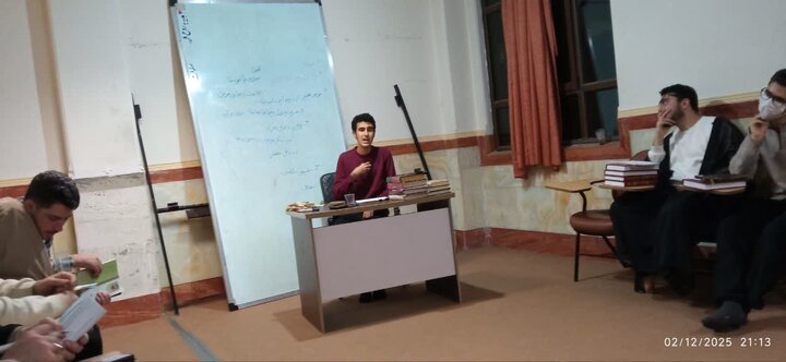 تصاویر/ کارگاه تدریس کتاب "طرح کلی اندیشه اسلامی در قرآن" در مدرسه علمیه امام صادق (ع) قروه