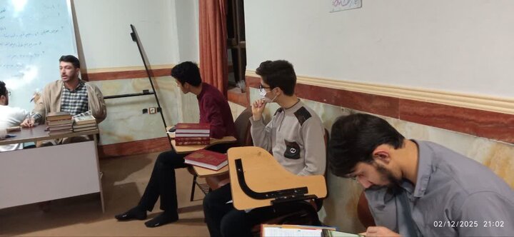 تصاویر/ کارگاه تدریس کتاب "طرح کلی اندیشه اسلامی در قرآن" در مدرسه علمیه امام صادق (ع) قروه