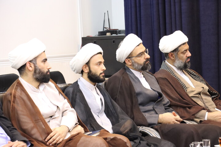 نشست بررسی راهکارهای تقویت هویت ملی در مدارس اهواز