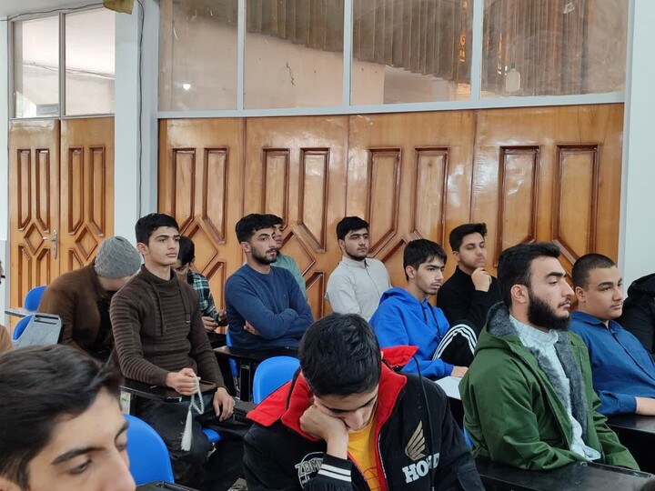 تصاویر / حضور مدیر و معاونین حوزه علمیه استان همدان در مدرسه علمیه سامن