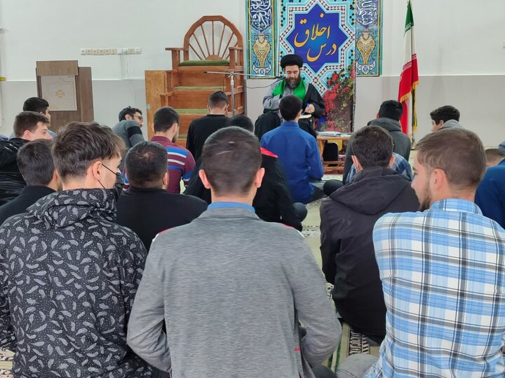 تصاویر / حضور مدیر و معاونین حوزه علمیه استان همدان در مدرسه علمیه سامن