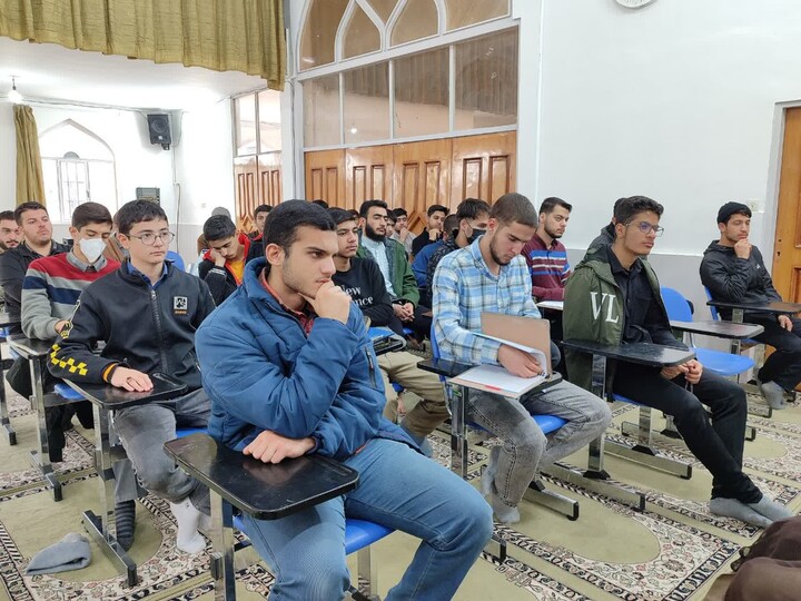 تصاویر / حضور مدیر و معاونین حوزه علمیه استان همدان در مدرسه علمیه سامن