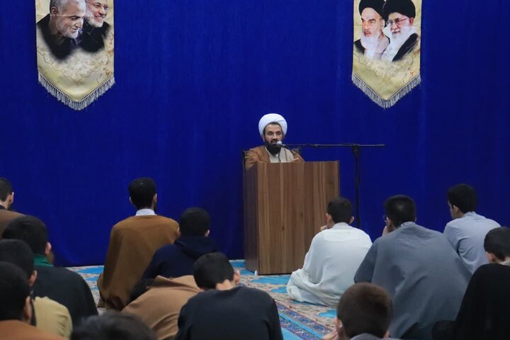 تصاویر/ نشست اخلاقی طلاب مدرسه علمیه امام خامنه ای ارومیه