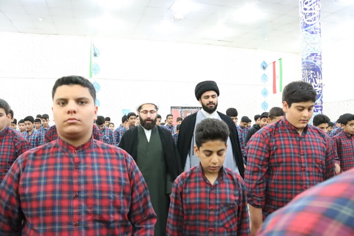 حضور صمیمی امام جمعه اهواز در جمع دانش آموزان مدرسه دبیرستان صدرا
