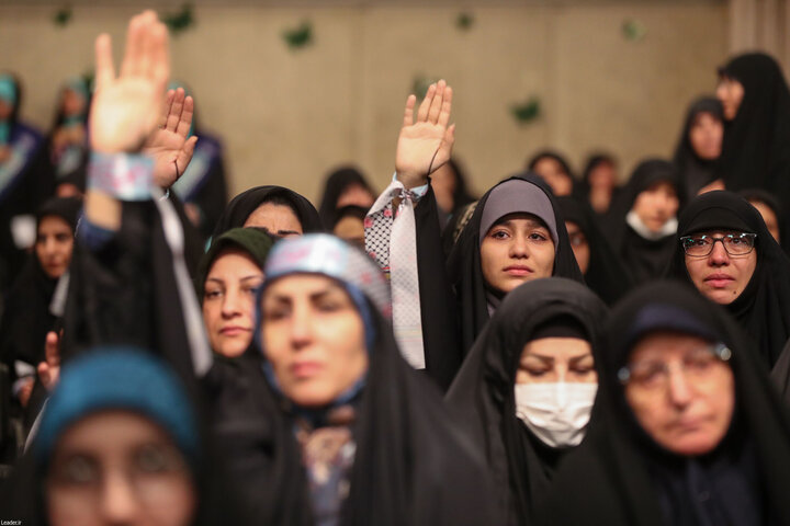 تصاویر/ دیدار هزاران نفر از زنان و دختران با رهبر معظم انقلاب