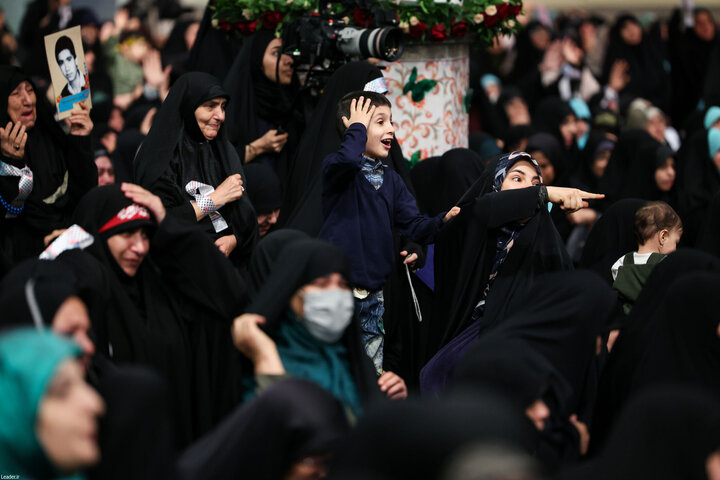 تصاویر/ دیدار هزاران نفر از زنان و دختران با رهبر معظم انقلاب