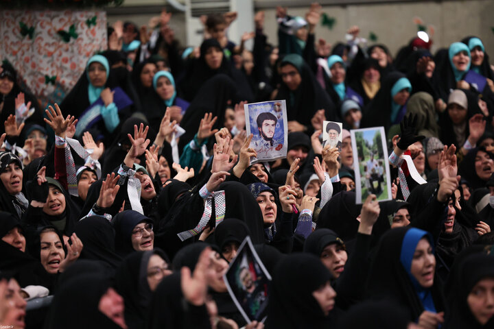 تصاویر/ دیدار هزاران نفر از زنان و دختران با رهبر معظم انقلاب