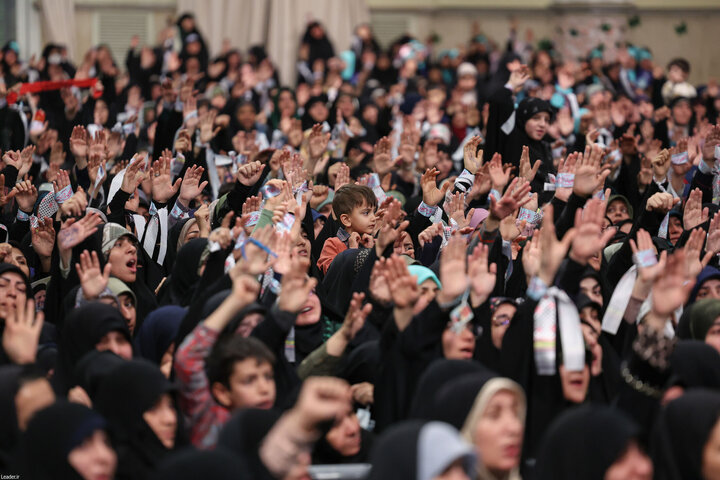 تصاویر/ دیدار هزاران نفر از زنان و دختران با رهبر معظم انقلاب
